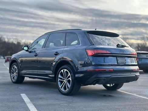 Used 2025 Audi Q7 2.0T Premium w/ Convenience Plus Package image 4
