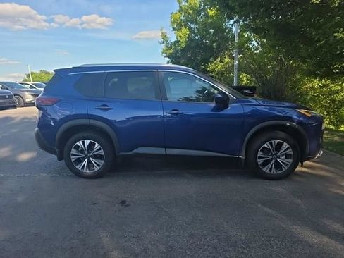 Used 2023 Nissan Rogue SV w/ SV Premium B Package FWD image 3
