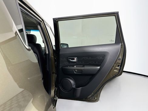 Used 2013 Kia Soul + w/ Audio Pkg FWD image 28