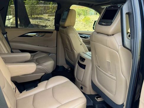 Used 2019 Cadillac Escalade Platinum AWD/4WD image 12