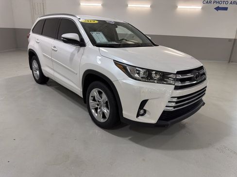 Used 2019 Toyota Highlander Limited w/ Protection Package #3 AWD/4WD image 4