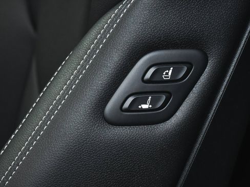 Used 2025 Genesis GV70 2.5T w/ Select Package image 44