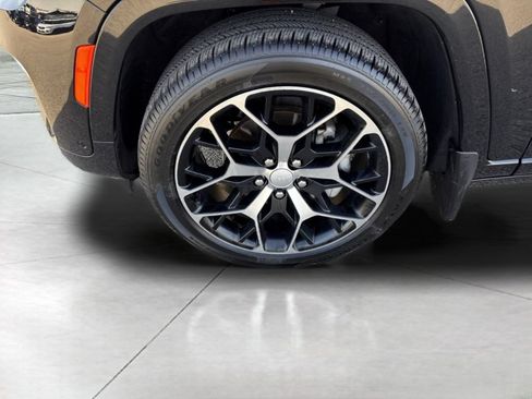 Used 2022 Jeep Grand Cherokee Summit AWD/4WD image 24