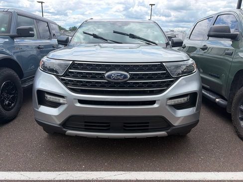 Used 2020 Ford Explorer XLT w/ Equipment Group 202A AWD/4WD image 2