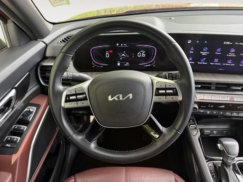 Used 2023 Kia Telluride EX w/ EX Captain's Chair Package FWD image 12