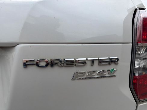 Used 2016 Subaru Forester 2.5i Premium w/ All-Weather Package AWD/4WD image 17