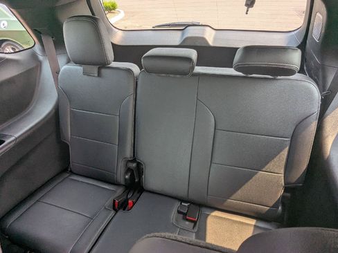 Used 2024 Chevrolet Traverse LT w/ Enhanced Driving Package FWD image 16
