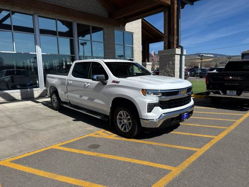 Used 2024 Chevrolet Silverado 1500 LT w/ Z71 Off-Road Package image 3