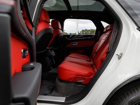 New 2025 Bentley Bentayga image 37