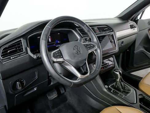 Certified 2023 Volkswagen Tiguan SE FWD image 10