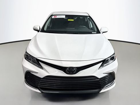 Used 2025 Toyota Camry SE FWD image 2
