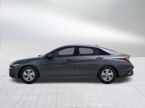New 2026 Hyundai Elantra SE FWD image 3