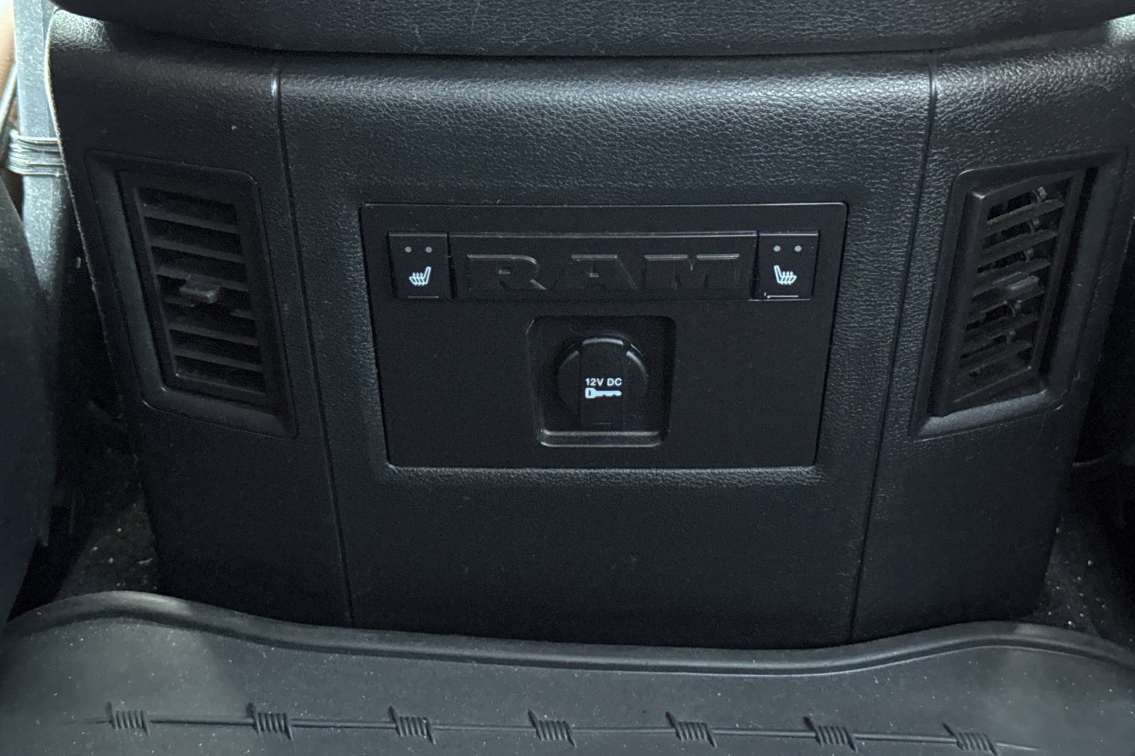 Used 2016 RAM 1500 Laramie Longhorn w/ Convenience Group AWD/4WD image 39
