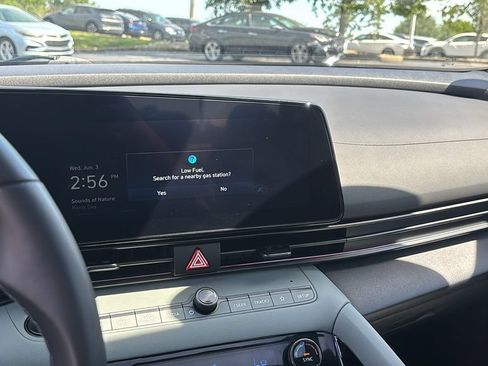 Used 2025 Hyundai Elantra Limited FWD image 19