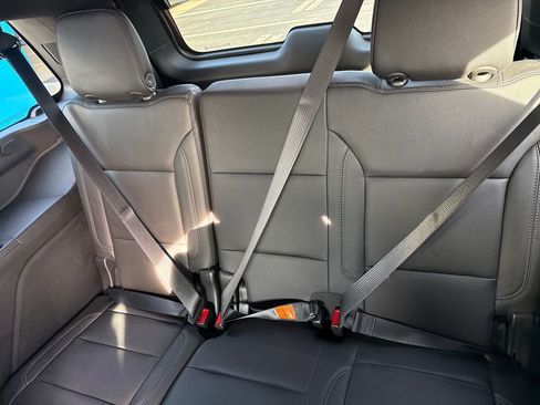 Used 2022 Chevrolet Tahoe Z71 image 32