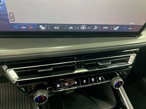 New 2026 Chevrolet Traverse LT AWD/4WD image 17
