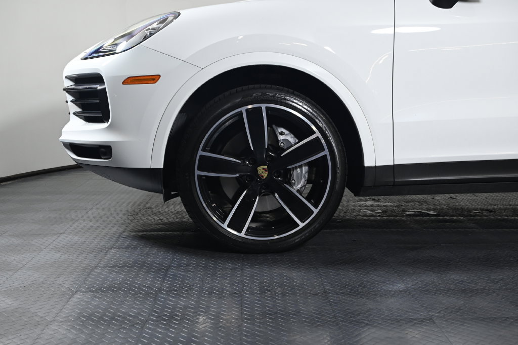 Used 2023 Porsche Cayenne w/ Premium Package AWD/4WD image 26