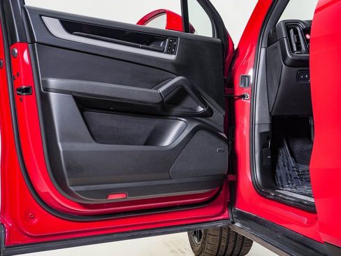 Certified 2024 Porsche Cayenne image 25