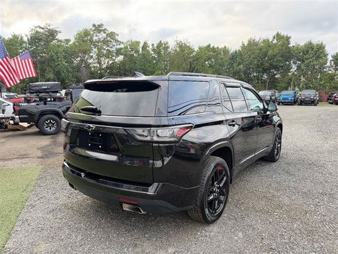 Used 2021 Chevrolet Traverse Premier w/ Redline Edition AWD/4WD image 4