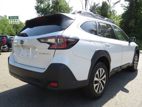 Used 2023 Subaru Outback Premium AWD/4WD image 5