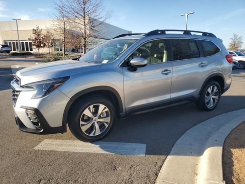 Used 2025 Subaru Ascent Premium image 4