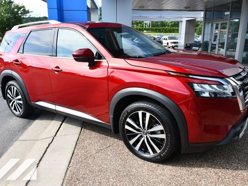 Used 2024 Nissan Pathfinder Platinum AWD/4WD image 10