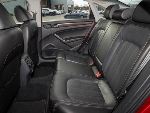 Used 2022 Volkswagen Passat 2.0T image 8