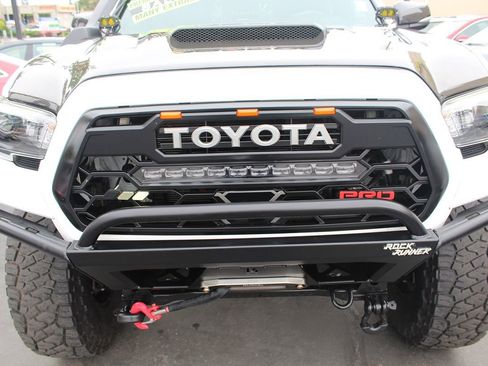 Used 2018 Toyota Tacoma TRD Pro AWD/4WD image 9