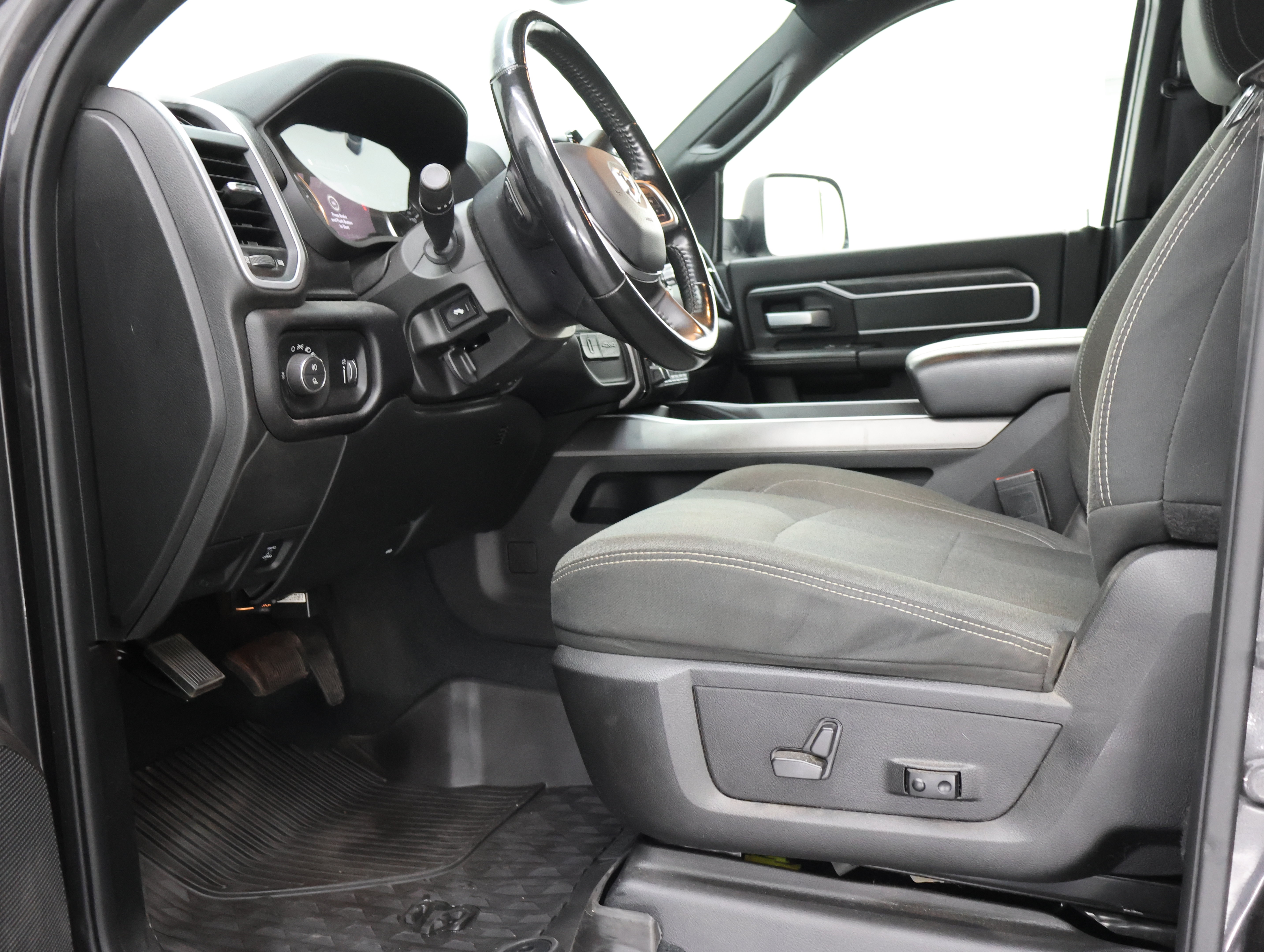 Used 2022 RAM 2500 Big Horn w/ Level C Equiment Group AWD/4WD image 8