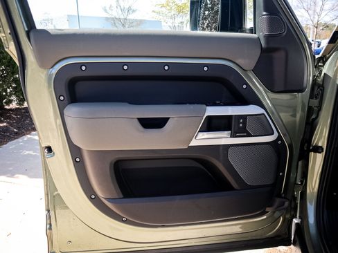 Used 2022 Land Rover Defender 110 S image 14