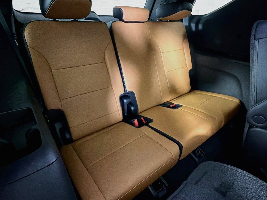 New 2027 Chevrolet Traverse Z71 w/ LPO, Floor Liner Package AWD/4WD image 23