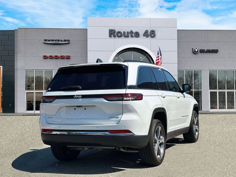 Used 2024 Jeep Grand Cherokee Limited w/ Trailer Tow Package AWD/4WD image 5