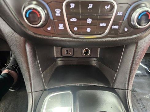 Used 2018 Chevrolet Equinox LT FWD image 21