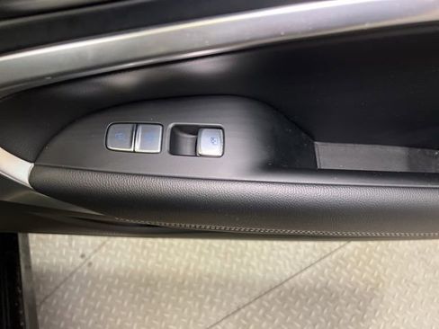 Used 2025 Genesis G70 2.5T image 55