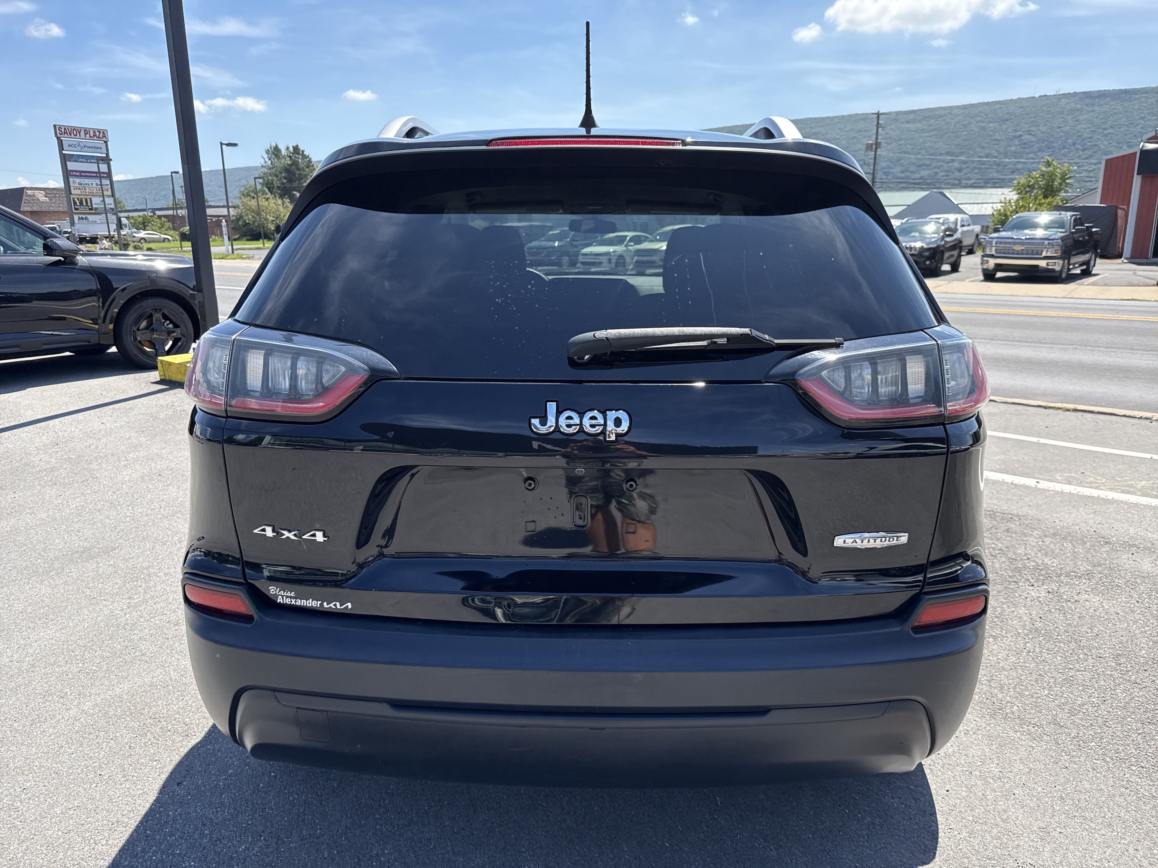 Used 2019 Jeep Cherokee Latitude w/ Popular Appearance Group AWD/4WD image 4