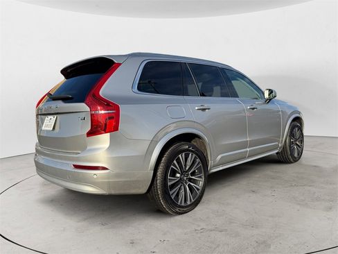Certified 2022 Volvo XC90 T6 Momentum w/ Advanced Package image 6