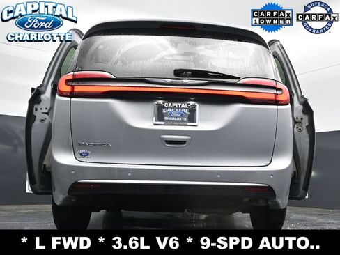 Used 2023 Chrysler Pacifica Touring-L FWD image 38