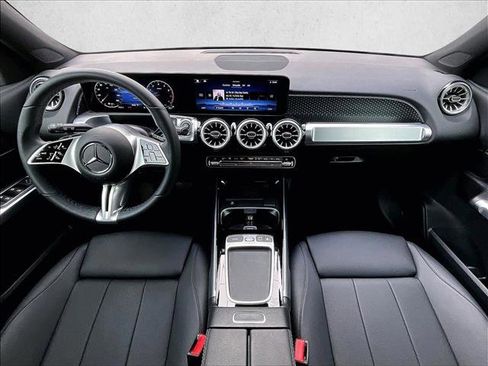 Used 2025 Mercedes-Benz GLB 250 image 16