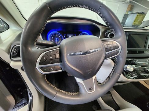 Used 2023 Chrysler Voyager LX FWD image 11