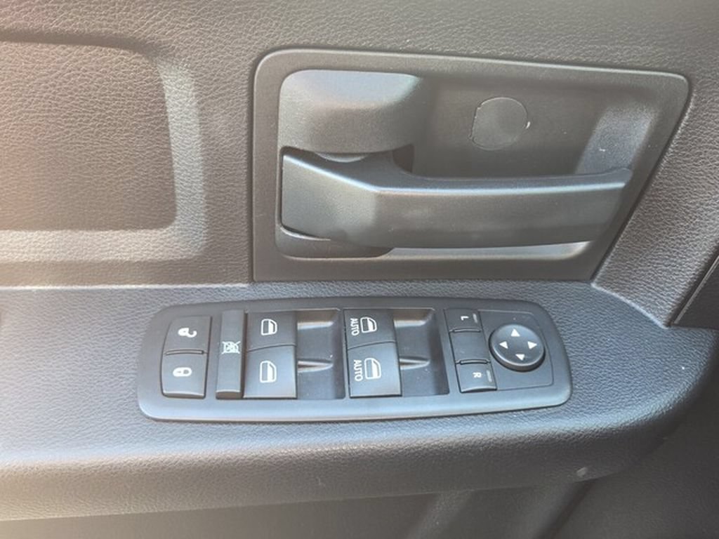 Used 2016 RAM 3500 Tradesman w/ Chrome Appearance Group RWD image 32
