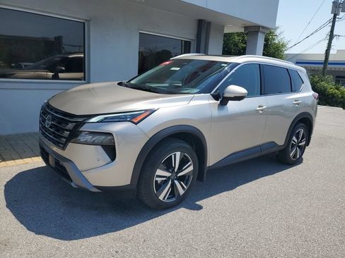 Certified 2025 Nissan Rogue SL w/ SL Premium Package FWD image 13