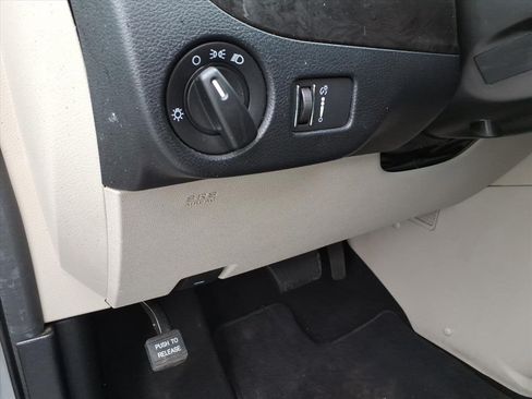 Used 2018 Dodge Grand Caravan SE w/ UConnect Hands-Free Group FWD image 21