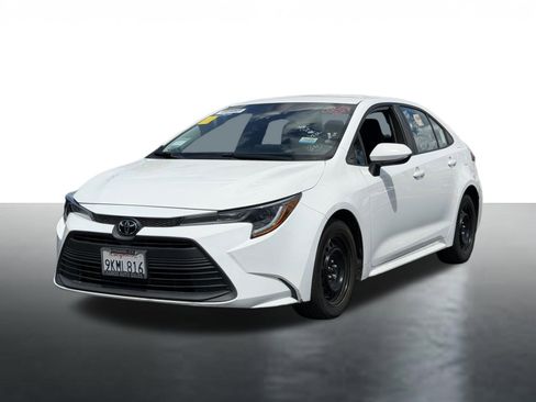 Used 2024 Toyota Corolla LE image 4