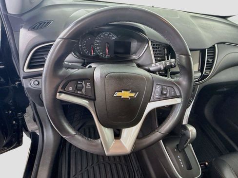 Used 2018 Chevrolet Trax LT w/ LT Convenience Package AWD/4WD image 5