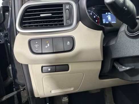 Used 2019 Kia Sorento LX image 19