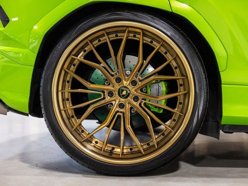 Used 2022 Lamborghini Urus image 26