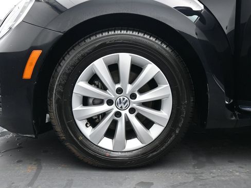 Used 2019 Volkswagen Beetle 2.0T S image 13