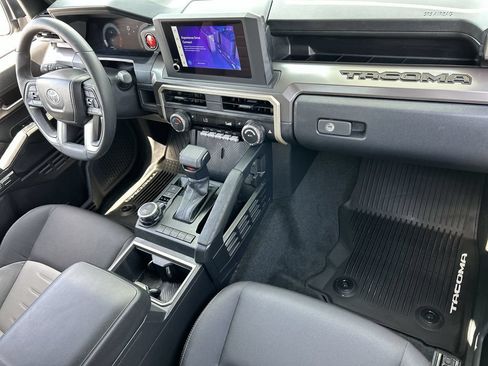 Used 2025 Toyota Tacoma TRD Sport AWD/4WD image 28