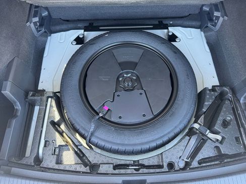 Used 2022 Volkswagen Tiguan SEL R-Line image 16