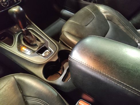 Used 2020 Jeep Cherokee Limited image 26